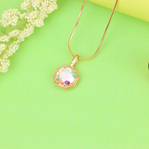 "Gold-Plated Iridescent Pendant – Radiant Glow, XPPT1392 - Picture 11 of 12